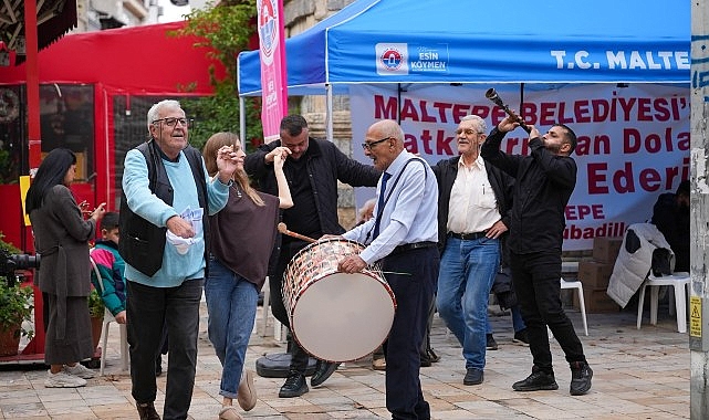 Maltepe'de, Cumhuriyet'in 103. yılında mübadil davulu çalındı