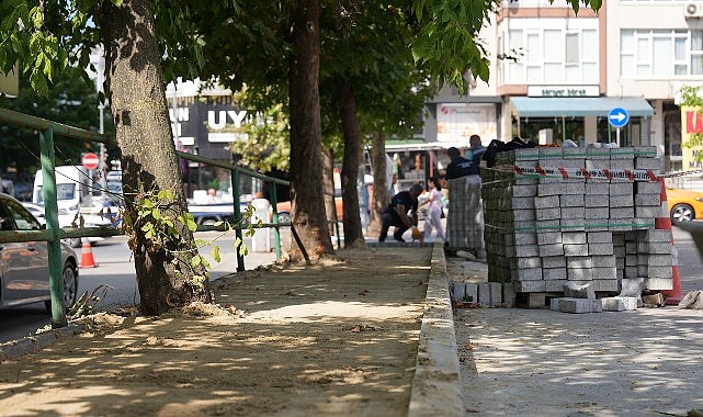 Maltepe'de kaldırım düzenleme çalışmaları sürüyor Maltepe'de kaldırım düzenleme çalışmaları sürüyor