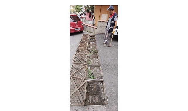 Maltepe'de yağış öncesi önlemler alınıyor Maltepe'de yağış öncesi önlemler alınıyor