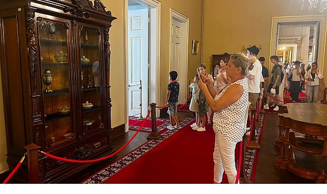 Maltepelilerden “Dolmabahçe Sarayı"na ziyaret Maltepelilerden “Dolmabahçe Sarayı"na ziyaret