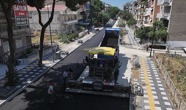 Manisa Büyükşehir Belediyesi, Salihli'de 4 Caddeyi Sıcak Asfaltla Yeniliyor