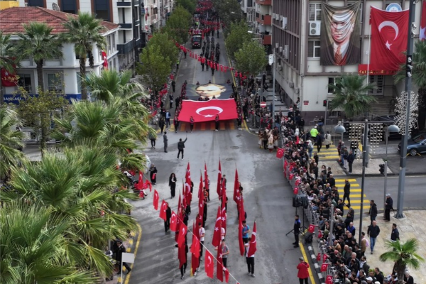 Manisa'da Cumhuriyet Bayramı geçit töreniyle kutlandı Manisa'da Cumhuriyet Bayramı geçit töreniyle kutlandı