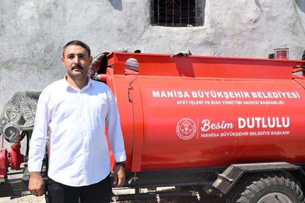Manisa’da yangın tankeri köyü alevlerden korudu Manisa’da yangın tankeri köyü alevlerden korudu