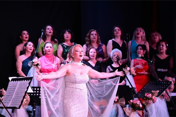 Manisa’da Zeki Müren anısına özel konser düzenlendi Manisa’da Zeki Müren anısına özel konser düzenlendi