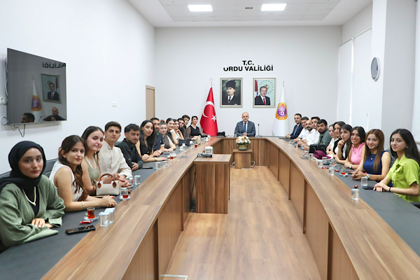 Mardinli üniversite öğrencileri Ordu Valisi Erol’u ziyaret etti Mardinli üniversite öğrencileri Ordu Valisi Erol’u ziyaret etti