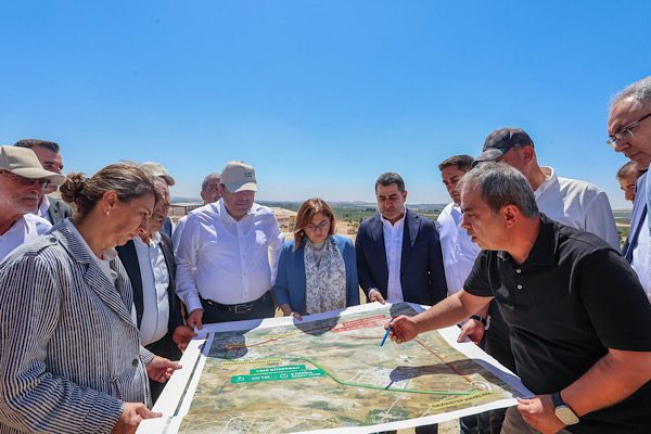 Mavikent-Havalimanı Yolu Projesi'nde çalışmaların yüzde 35'i tamamlandı
Mavikent-Havalimanı Yolu Projesi'nde çalışmaların yüzde 35'i tamamlandı