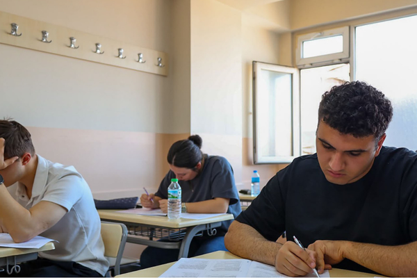 Mihmandar Akademi öğrencileri YKS'de derece elde etti