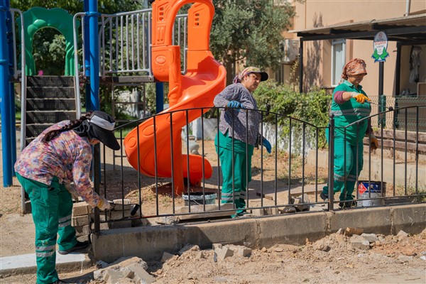 Milas'ta park ve yeşil alanlarda bakım çalışmaları sürüyor Milas'ta park ve yeşil alanlarda bakım çalışmaları sürüyor