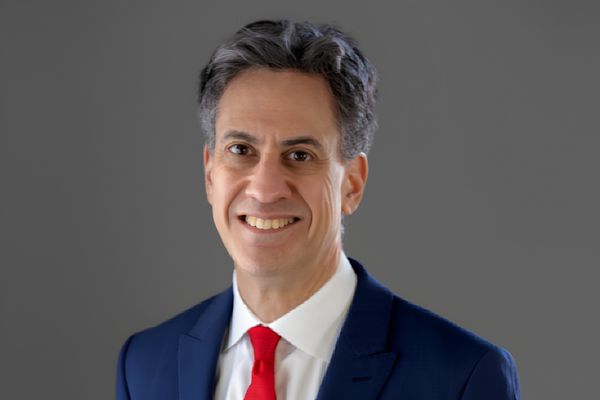 Miliband: Kongre, Kremlin'e net bir mesaj veriyor Miliband: Kongre, Kremlin'e net bir mesaj veriyor