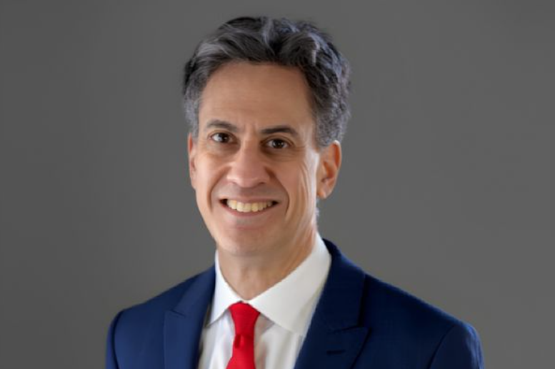 Miliband: Küresel toplum barış için sessiz kalmayacak Miliband: Küresel toplum barış için sessiz kalmayacak