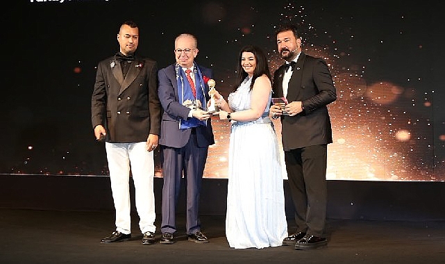 Mine Topbaş kadınların hayatını yapay zeka ve girişimcilikle dönüştürüyor Mine Topbaş kadınların hayatını yapay zeka ve girişimcilikle dönüştürüyor