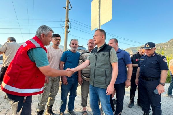 Muğla Valisi Akbıyık, Yeşilüzümlü’de vatandaşlarla bir araya geldi Muğla Valisi Akbıyık, Yeşilüzümlü’de vatandaşlarla bir araya geldi
