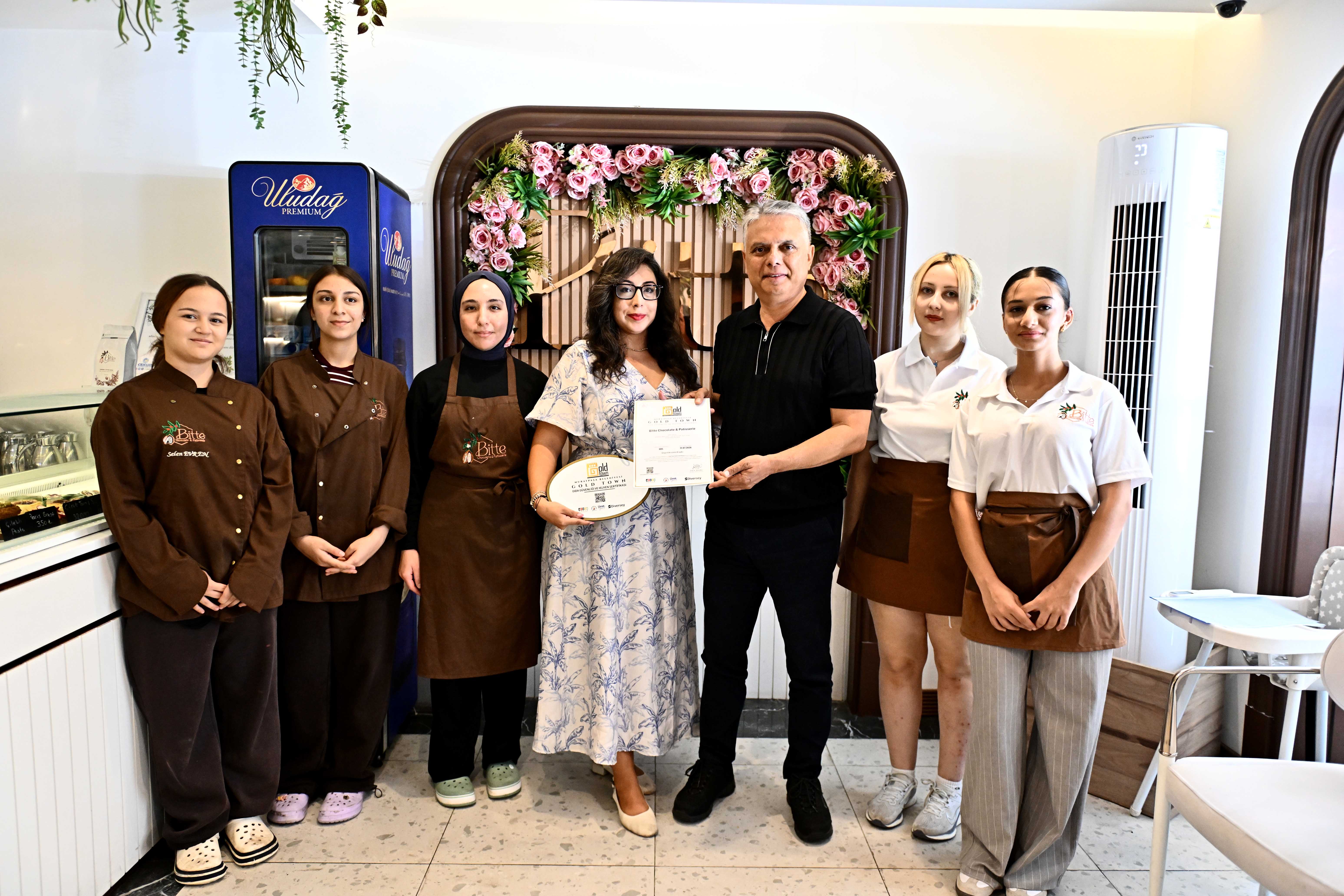 Muratpaşa’da Gold Town Gıda Güvenliği ve Hijyen Sertifikası yaygınlaşıyor Muratpaşa’da Gold Town Gıda Güvenliği ve Hijyen Sertifikası yaygınlaşıyor