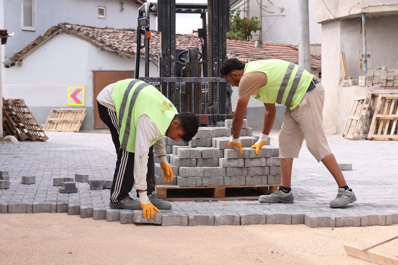 Mustafakemalpaşa’da altyapı çalışmalarının ardından üstyapı yenileniyor Mustafakemalpaşa’da altyapı çalışmalarının ardından üstyapı yenileniyor