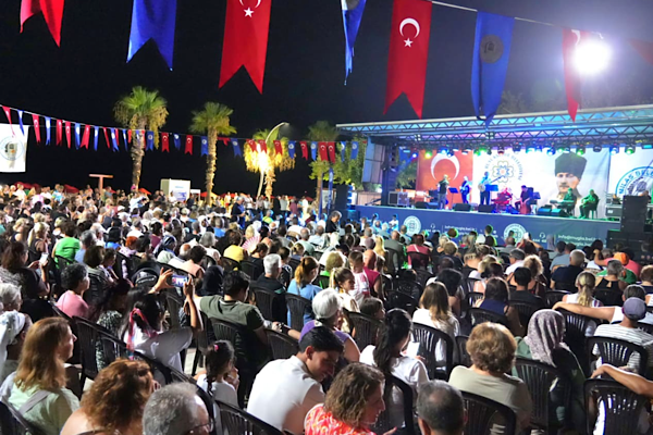 Mylasa Band Ören Yalı Meydanı’nda Konser Verdi Mylasa Band Ören Yalı Meydanı’nda Konser Verdi