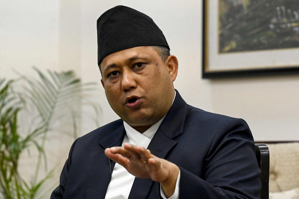 Nepal Dışişleri Bakanı afet yardımları için Çin’e teşekkür etti Nepal Dışişleri Bakanı afet yardımları için Çin’e teşekkür etti