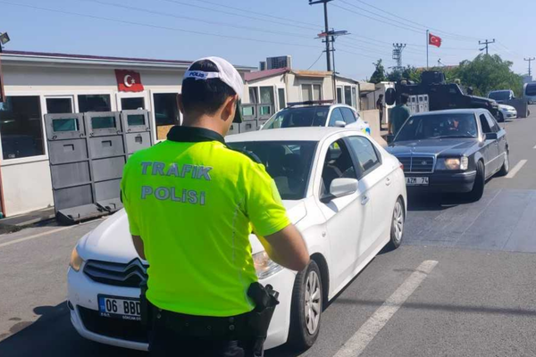 Ordu’da bir haftada 18 bin araç denetlendi, 14 aranan kişi yakalandı Ordu’da bir haftada 18 bin araç denetlendi, 14 aranan kişi yakalandı