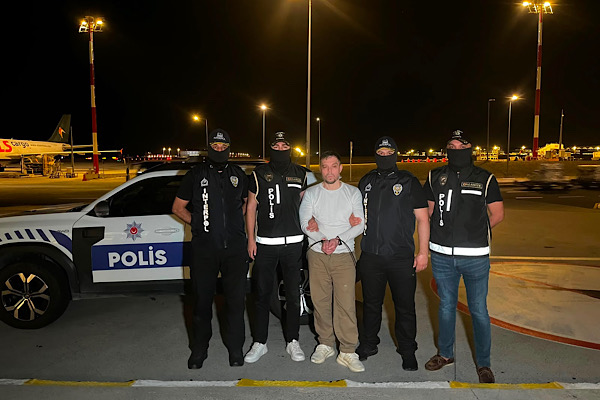 Organize suç örgütü elebaşı Serkan Kurtuluş, Türkiye’ye getirildi Organize suç örgütü elebaşı Serkan Kurtuluş, Türkiye’ye getirildi