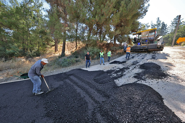 Orhaneli’de 1,5 kilometrelik bağlantı yolu yenilendi Orhaneli’de 1,5 kilometrelik bağlantı yolu yenilendi