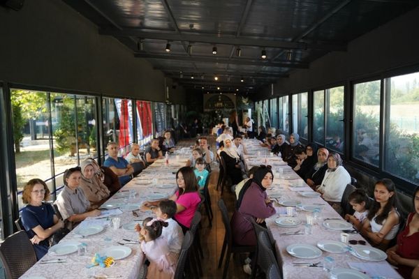 Orhangazi’de çölyaklı aileler bir araya geldi Orhangazi’de çölyaklı aileler bir araya geldi