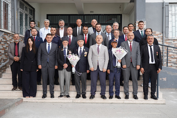 Orhangazi'de Gaziler Günü kapsamında öğrencilerle gaziler bir araya geldi Orhangazi'de Gaziler Günü kapsamında öğrencilerle gaziler bir araya geldi