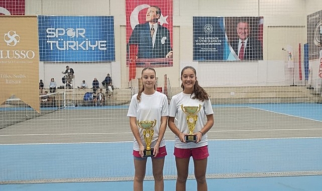 Osmangazi Belediyespor'dan Kortta Çifte Gurur Osmangazi Belediyespor'dan Kortta Çifte Gurur