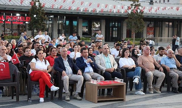 Osmangazi Meydanı'nda Filenin Sultanları Coşkusu Osmangazi Meydanı'nda Filenin Sultanları Coşkusu