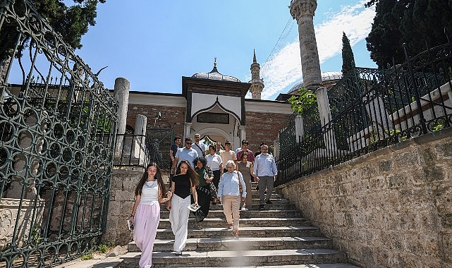 Osmangazi'de Gençler Tanpınar'ın İzinde Bursa'yı Keşfetti Osmangazi'de Gençler Tanpınar'ın İzinde Bursa'yı Keşfetti