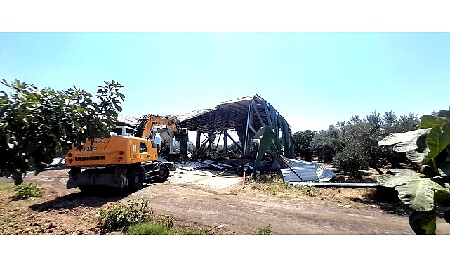 Osmangazi'de Zeytinliğe Yapılan Kaçak Depoya İzin Yok Osmangazi'de Zeytinliğe Yapılan Kaçak Depoya İzin Yok