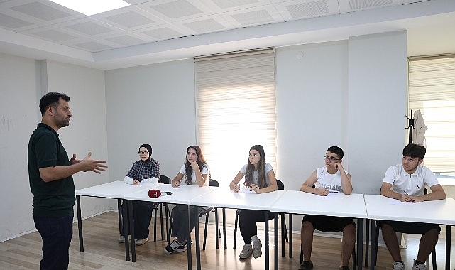 Osmangazi'den Gençlerin Geleceğine Ücretsiz Eğitim Desteği Osmangazi'den Gençlerin Geleceğine Ücretsiz Eğitim Desteği