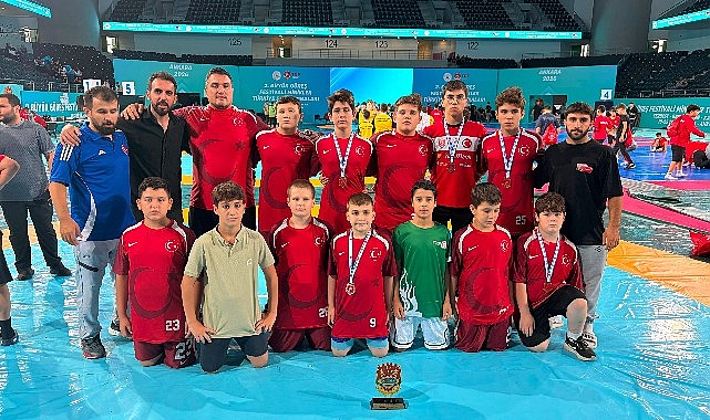 Osmangazi'nin Şampiyon Güreşçileri Başarıdan Başarıya Koşuyor Osmangazi'nin Şampiyon Güreşçileri Başarıdan Başarıya Koşuyor