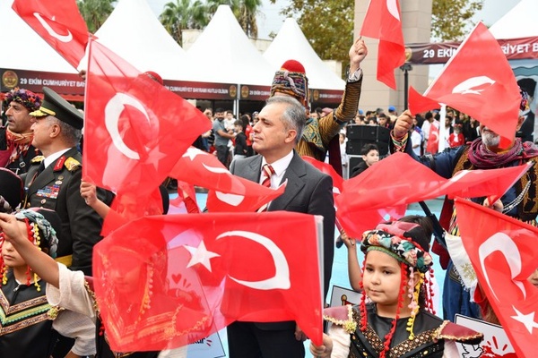 Osmaniye’de Cumhuriyet Bayramı geçit töreniyle kutlandı Osmaniye’de Cumhuriyet Bayramı geçit töreniyle kutlandı