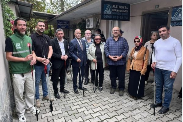 Osmaniye'de görme engellilere baston desteği Osmaniye'de görme engellilere baston desteği