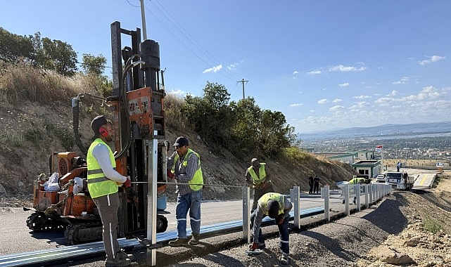 Otokorkuluklarla yol güvenliği artırılıyor Otokorkuluklarla yol güvenliği artırılıyor