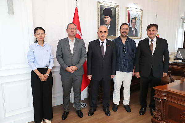 Özbekistanlı tur operatörlerinden Vali Erol’a ziyaret Özbekistanlı tur operatörlerinden Vali Erol’a ziyaret
