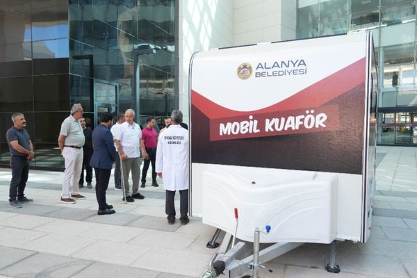 Özçelik: Alanya Belediyesi Mobil Kuaför Aracı hizmete başladı Özçelik: Alanya Belediyesi Mobil Kuaför Aracı hizmete başladı