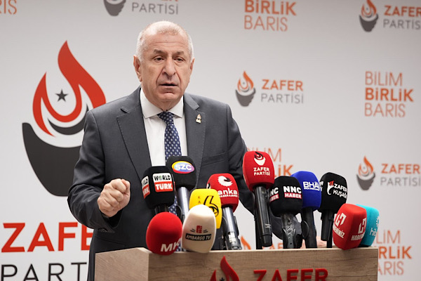 Özdağ: Atatürk’ün kurduğu Cumhuriyet’i size böldürtmeyeceğiz
Özdağ: Atatürk’ün kurduğu Cumhuriyet’i size böldürtmeyeceğiz