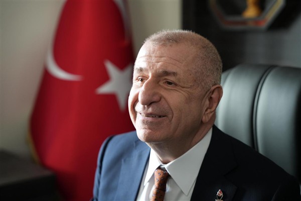 Özdağ, Denizli'de üniversitelilerle bir araya geldi Özdağ, Denizli'de üniversitelilerle bir araya geldi