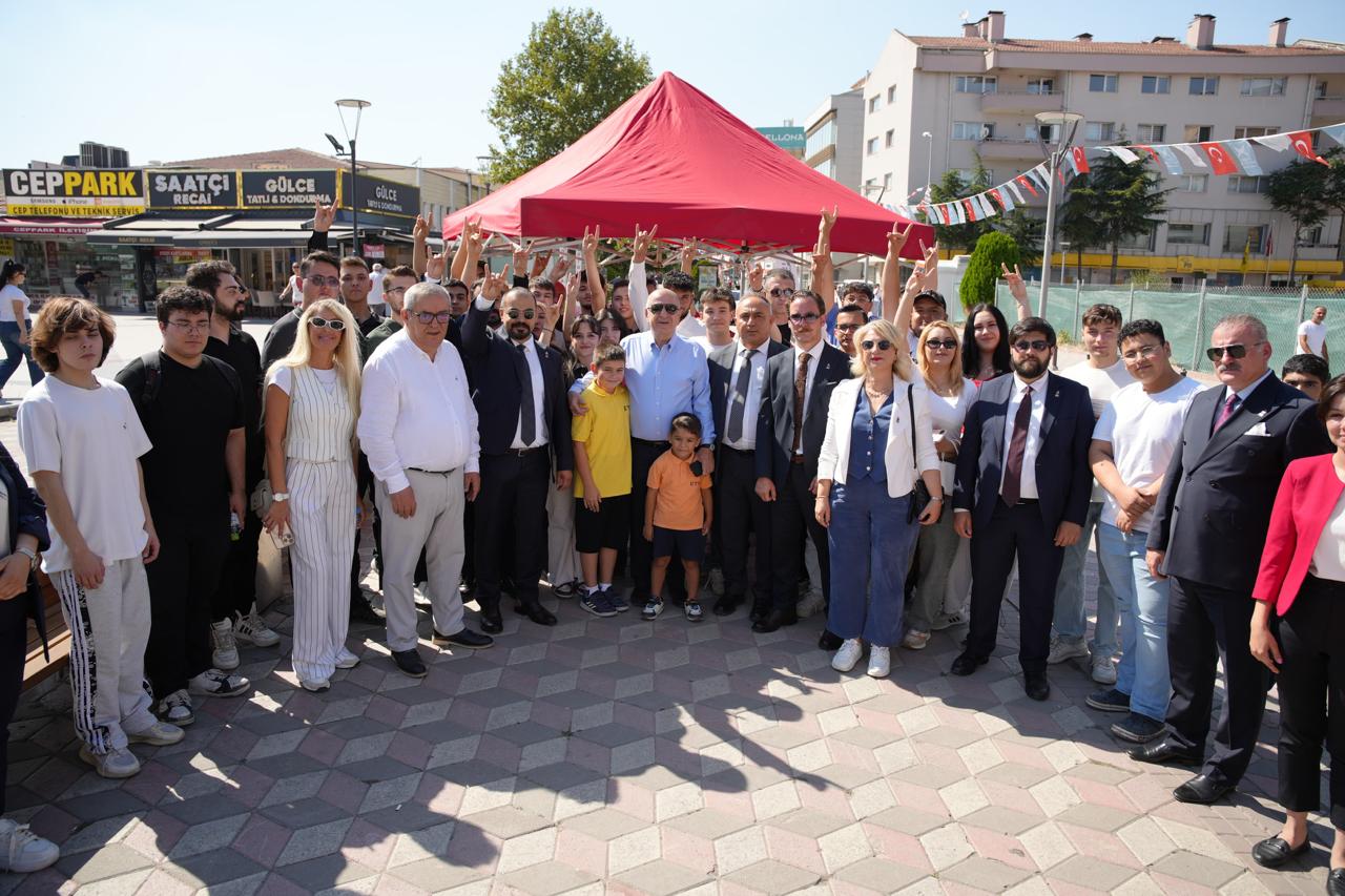Özdağ, Sincan’da esnaf ve vatandaşlarla buluştu Özdağ, Sincan’da esnaf ve vatandaşlarla buluştu
