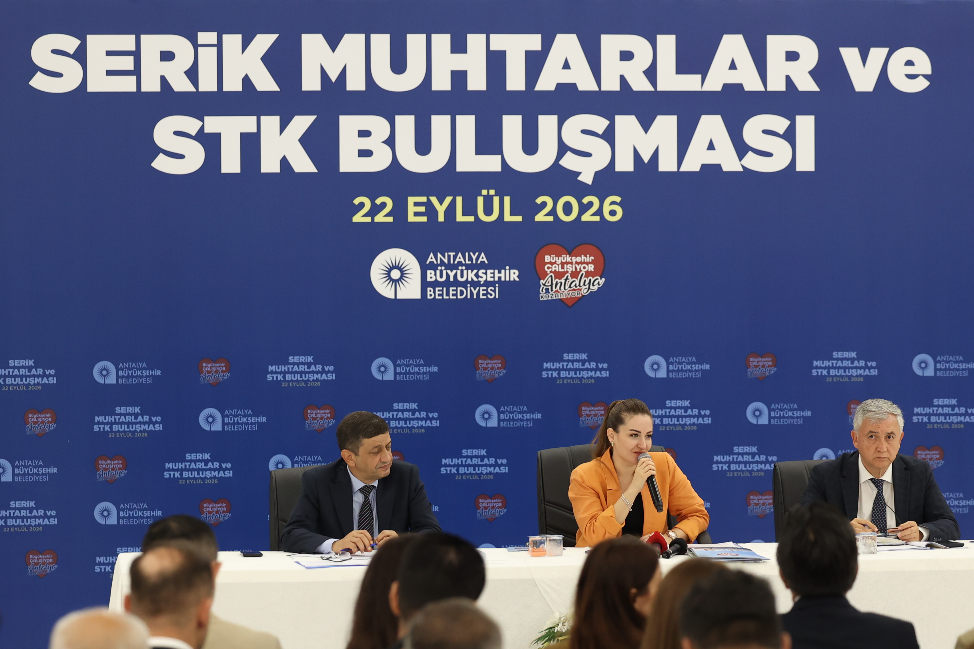 Özdemir, Serik'te muhtarlarla 2027 yatırımlarını değerlendirdi Özdemir, Serik'te muhtarlarla 2027 yatırımlarını değerlendirdi