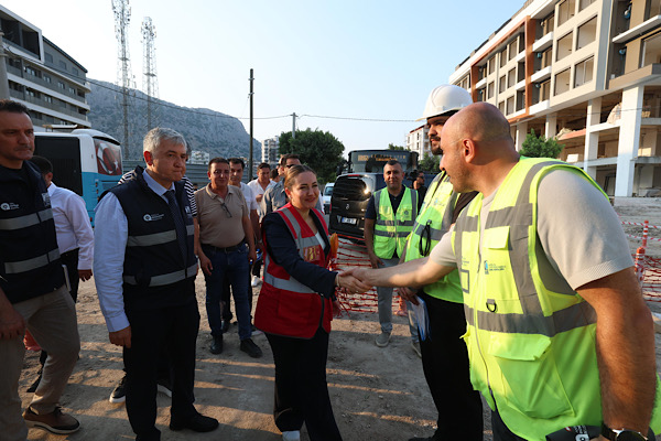 Özdemir, yağmur suyu altyapı yatırım çalışmalarını inceledi Özdemir, yağmur suyu altyapı yatırım çalışmalarını inceledi