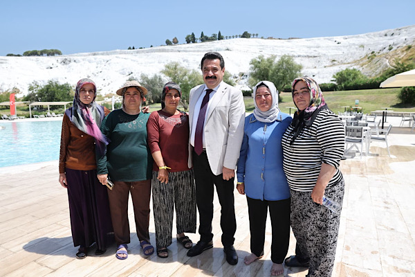 Pamukkale Belediyesi’nden "Annemle Yüzmenin Tam Zamanı" projesi