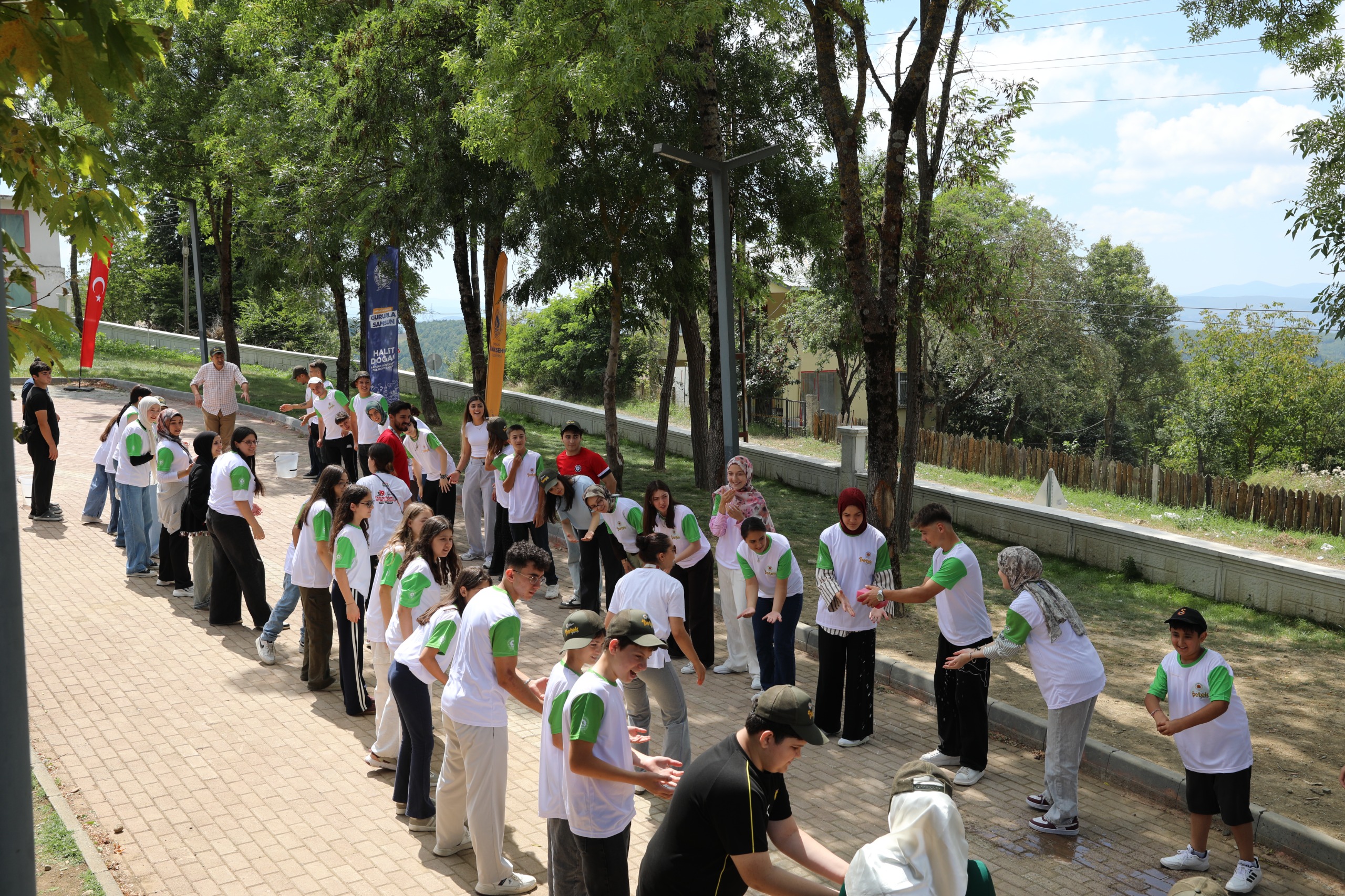 Petek Genç Kamp ve Gezi Programları yaz tatiline renk katıyor Petek Genç Kamp ve Gezi Programları yaz tatiline renk katıyor