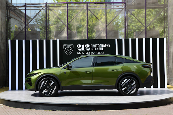 PEUGEOT, 212 Photography Istanbul kapsamında farklı projelerle sanatseverlerle buluşuyor PEUGEOT, 212 Photography Istanbul kapsamında farklı projelerle sanatseverlerle buluşuyor