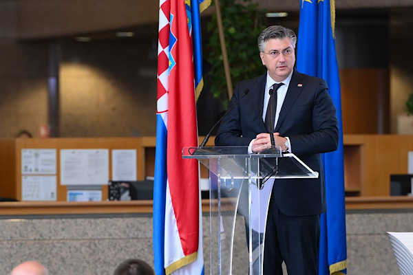 Plenkovic: Hırvat halkı için projeleri desteklemeye devam edeceğiz Plenkovic: Hırvat halkı için projeleri desteklemeye devam edeceğiz