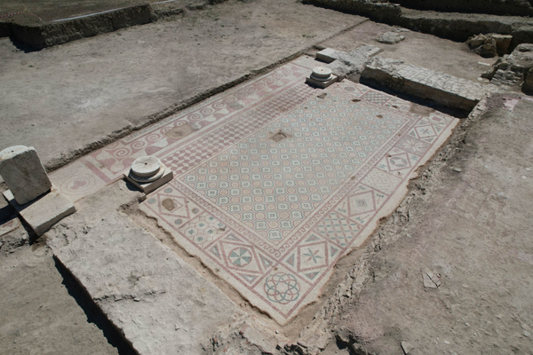 Pompeiopolis'te 105 metrekarelik mozaik ve Eros başı bulundu Pompeiopolis'te 105 metrekarelik mozaik ve Eros başı bulundu