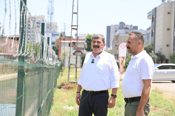 Portakal Mahallesi’ndeki sulama kanalı tel çitle kapatıldı Portakal Mahallesi’ndeki sulama kanalı tel çitle kapatıldı