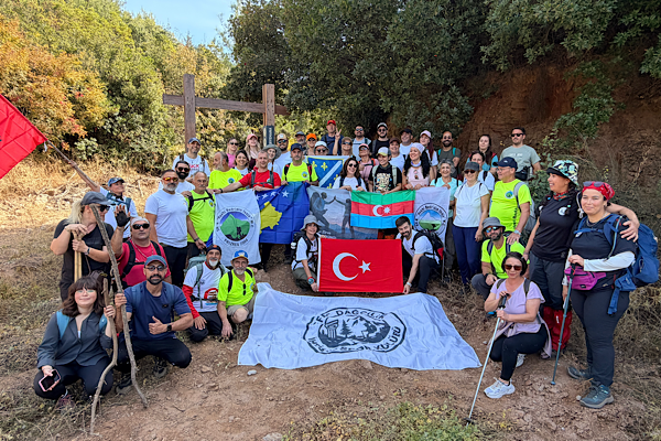 Prizrenli dağcılar Selçuk’ta 55 kişilik kardeşlik yürüyüşünde buluştu Prizrenli dağcılar Selçuk’ta 55 kişilik kardeşlik yürüyüşünde buluştu