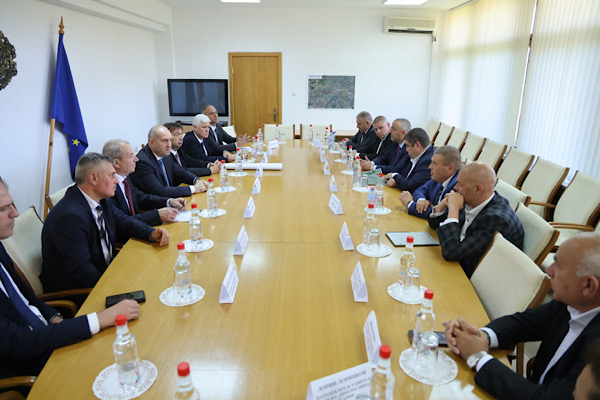 Radev: Pleven’de gelecek yıl su krizinden bahsetmeyeceğiz Radev: Pleven’de gelecek yıl su krizinden bahsetmeyeceğiz