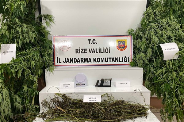 Rize’de jandarma ekipleri Eylül ayında 93 aranan kişiyi yakaladı Rize’de jandarma ekipleri Eylül ayında 93 aranan kişiyi yakaladı